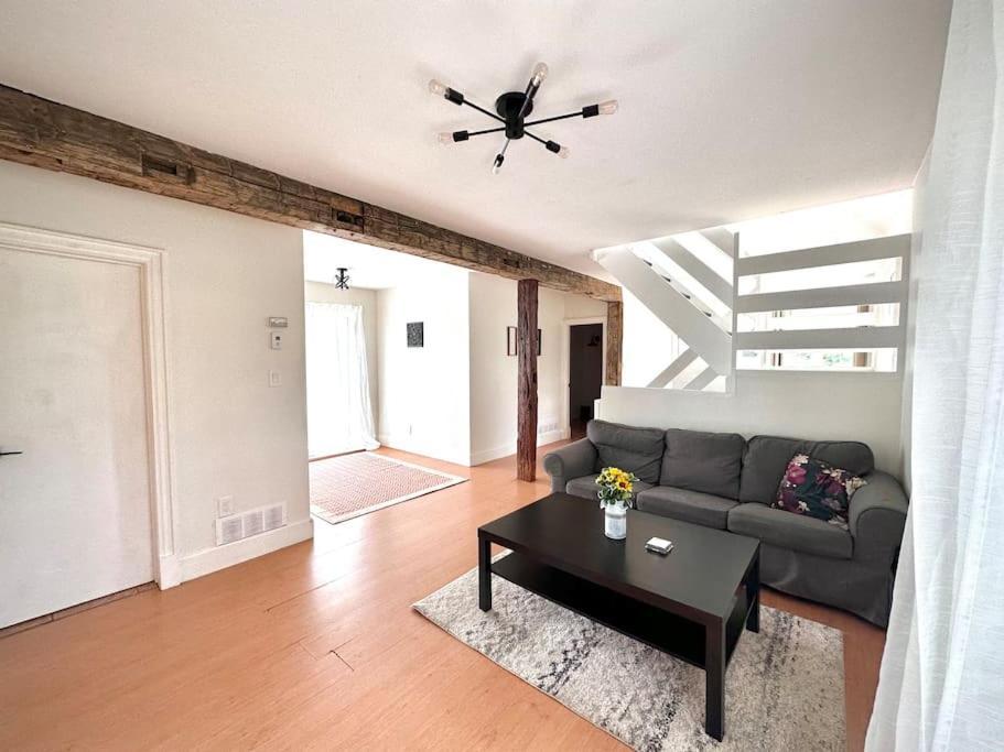 Cottage Retreat On 11 Acres 플레셔튼 외부 사진